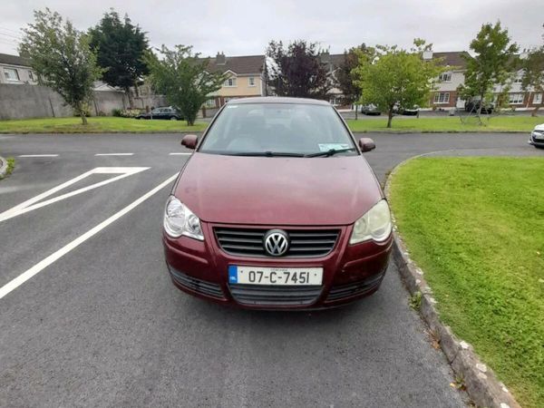 Volkswagen Polo Hatchback, Petrol, 2007, Red