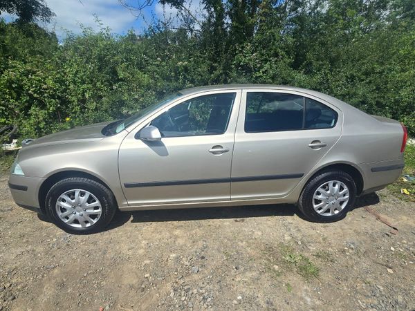 Skoda Octavia Hatchback, Petrol, 2005, Beige