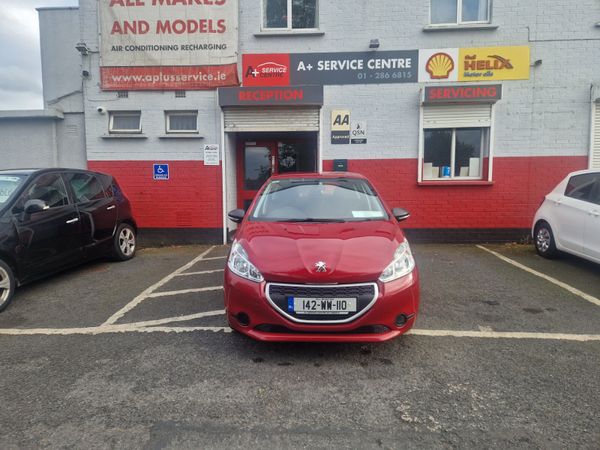Peugeot 208 Hatchback, Petrol, 2014, Red