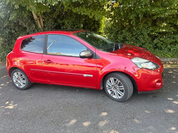 Renault Clio Hatchback, Diesel, 2012, Red