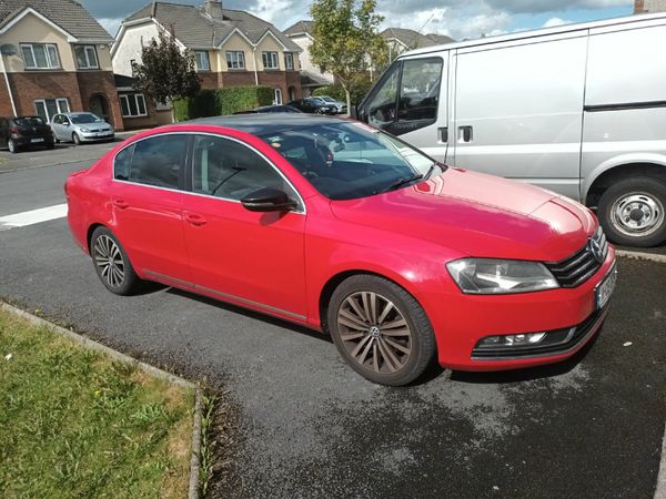 Volkswagen Passat Saloon, Diesel, 2011, Red