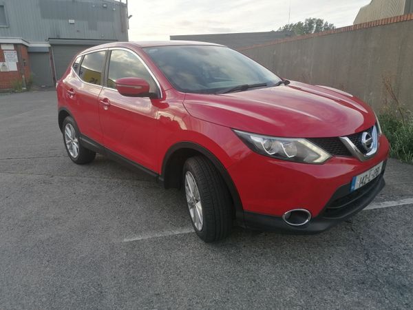 Nissan Qashqai Hatchback, Diesel, 2014, Red