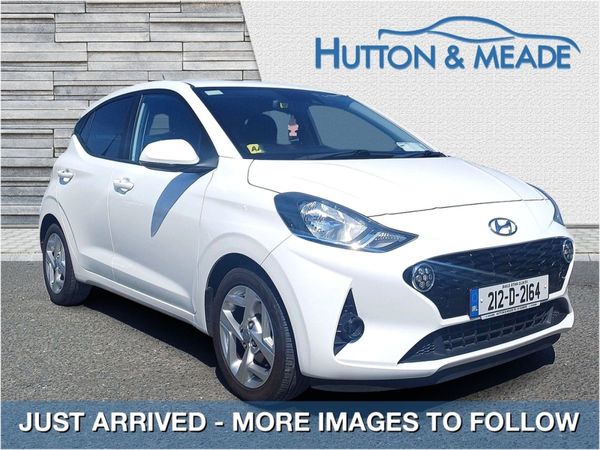 Hyundai i10 Hatchback, Petrol, 2021, White