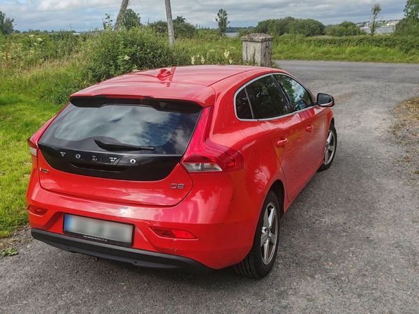 Volvo V40 Hatchback, Diesel, 2013, Red