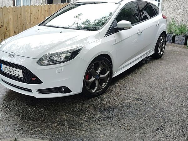Ford Focus Hatchback, Petrol, 2013, White