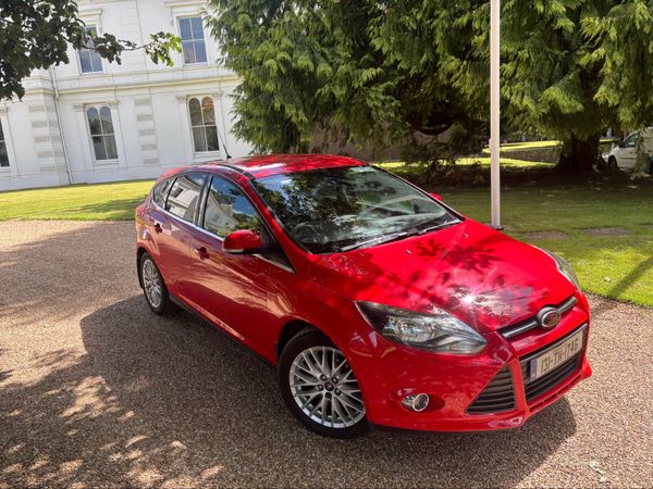 Ford Focus Hatchback, Petrol, 2013, Red