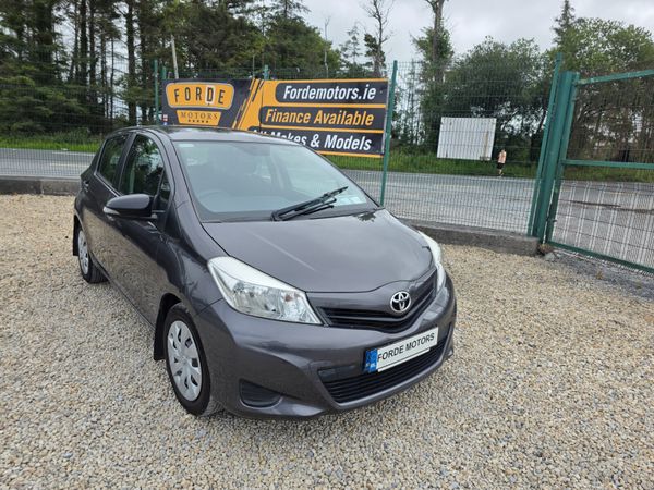 Toyota Yaris Hatchback, Petrol, 2013, Grey