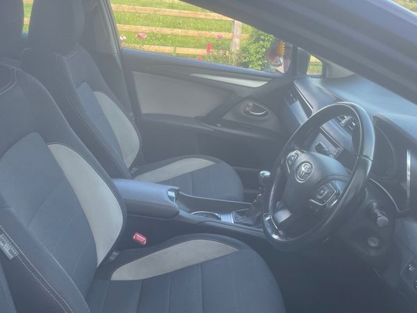 Toyota Avensis Saloon, Diesel, 2017, Blue