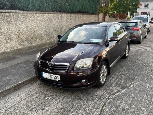 Toyota Avensis Saloon, Petrol, 2007, Red