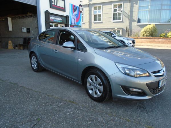 Opel Astra Saloon, Diesel, 2015, Silver