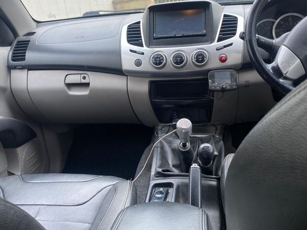 Mitsubishi L200 Pick Up, Diesel, 2011, Black
