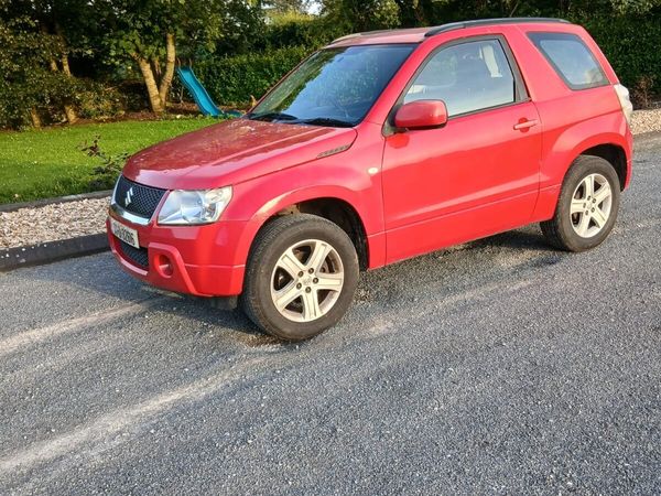 Suzuki Grand Vitara SUV, Petrol, 2007, Red