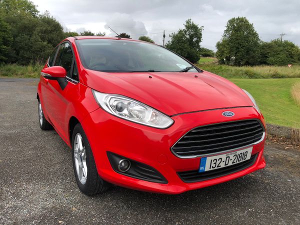 Ford Fiesta Hatchback, Petrol, 2013, Red
