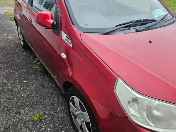 Chevrolet Aveo Hatchback, Petrol, 2010, Red