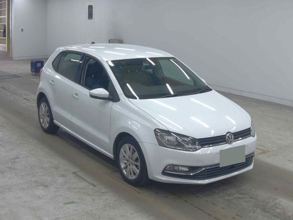 Volkswagen Polo Hatchback, Petrol, 2015, White