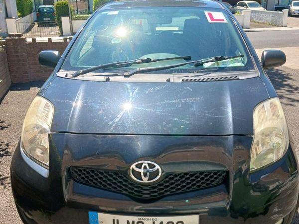 Toyota Yaris Hatchback, Petrol, 2011, Black