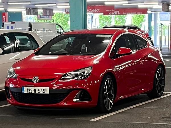 Vauxhall Astra Hatchback, Petrol, 2013, Red