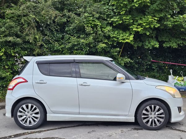Suzuki Swift Hatchback, Petrol, 2012, White