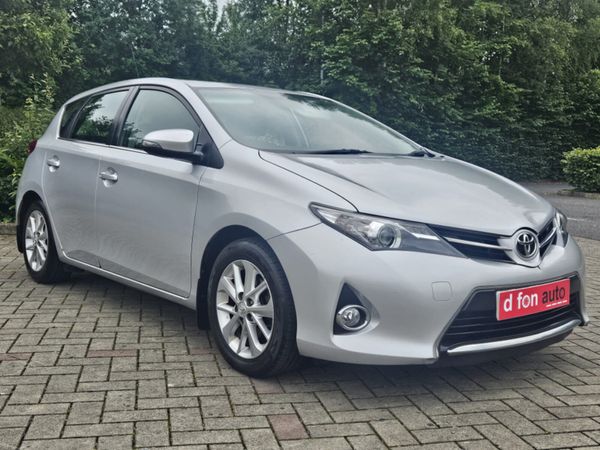 Toyota Auris Hatchback, Petrol, 2013, Silver