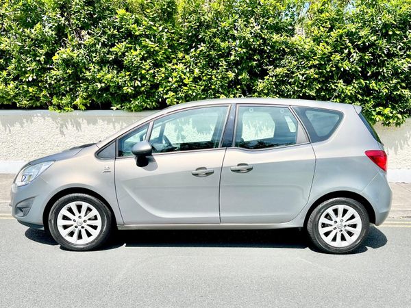 Vauxhall Meriva MPV, Petrol, 2012, Brown