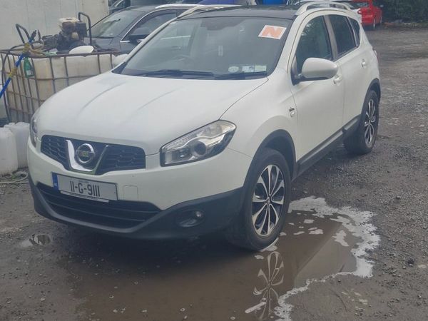 Nissan Qashqai Hatchback, Diesel, 2011, White