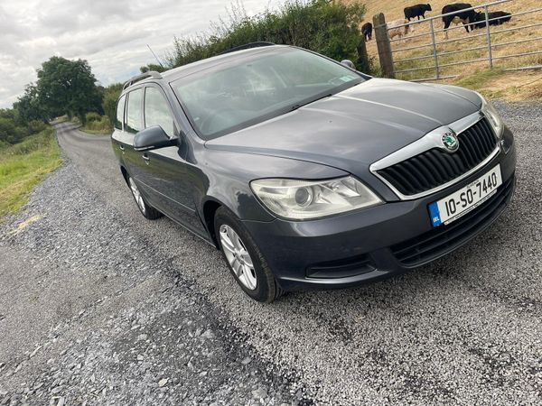 Skoda Octavia Estate, Diesel, 2010, Grey