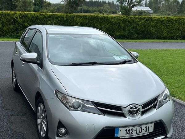 Toyota Auris Hatchback, Diesel, 2014, Silver