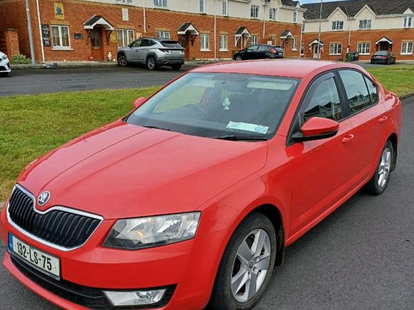 Skoda Octavia Saloon, Diesel, 2013, Red