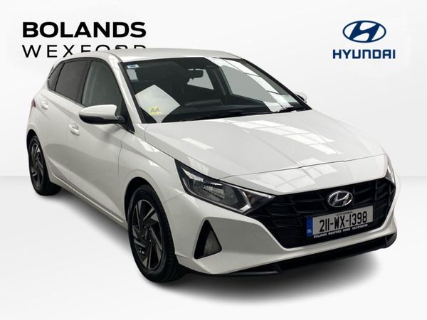 Hyundai i20 Hatchback, Petrol, 2021, White