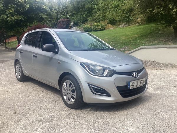 Hyundai i20 Hatchback, Petrol, 2014, Silver