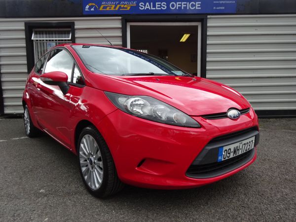 Ford Fiesta Hatchback, Petrol, 2009, Red