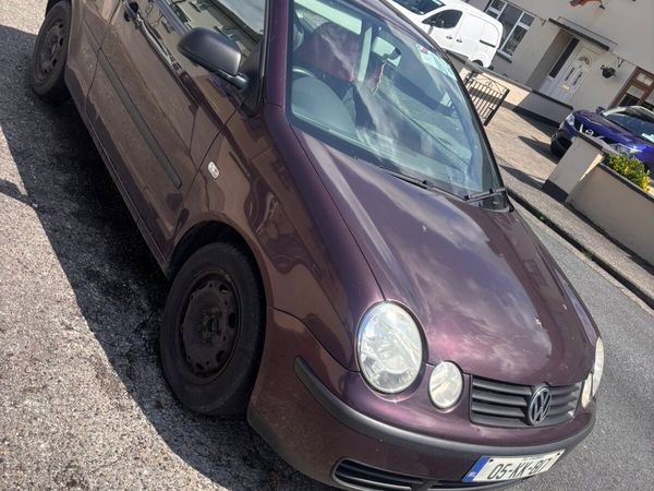 Volkswagen Polo Hatchback, Petrol, 2005, Red