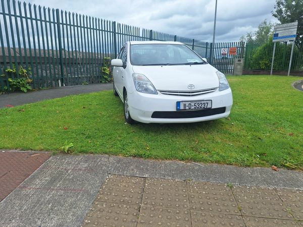 Toyota Prius Hatchback, Petrol Hybrid, 2011, White