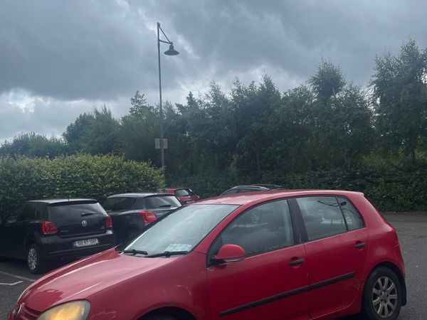 Volkswagen Golf Hatchback, Petrol, 2004, Red