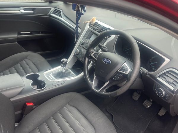 Ford Mondeo Hatchback, Diesel, 2017, Red