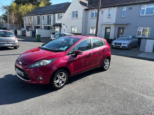 Ford Fiesta Hatchback, Petrol, 2009, Red