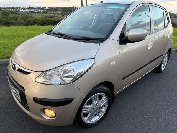 Hyundai i10 Hatchback, Petrol, 2010, Gold