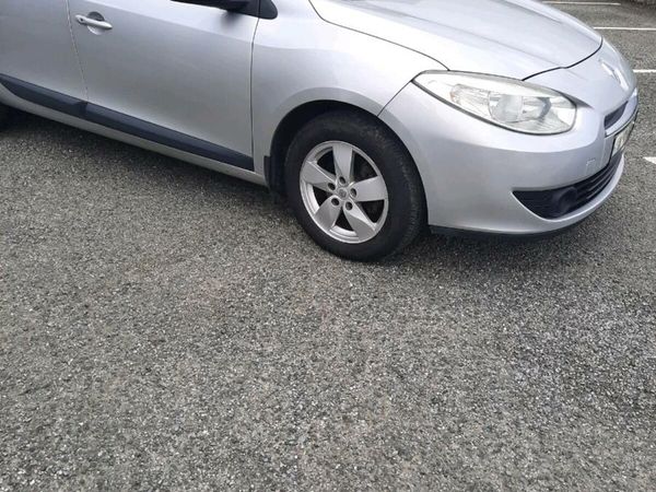 Renault Fluence Saloon, Diesel, 2011, Silver
