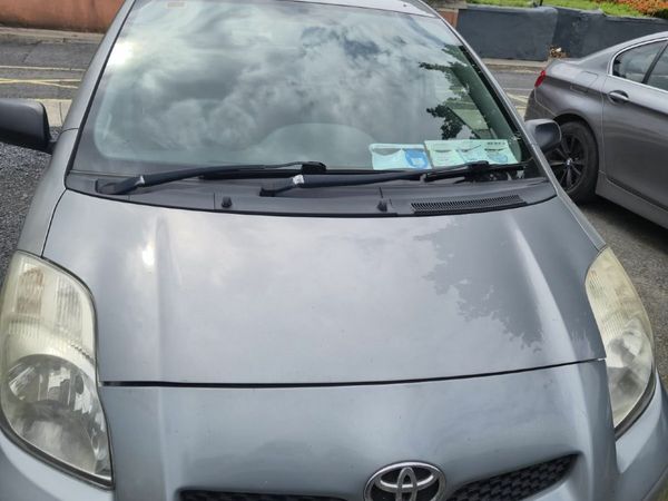 Toyota Yaris Hatchback, Petrol, 2009, Silver