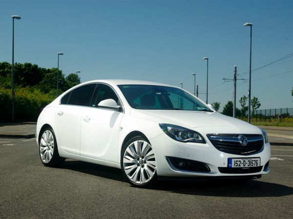 Vauxhall Insignia Hatchback, Diesel, 2015, White