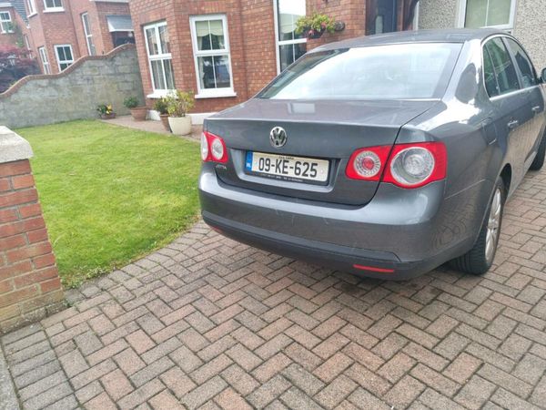 Volkswagen Jetta Saloon, Petrol, 2009, Grey