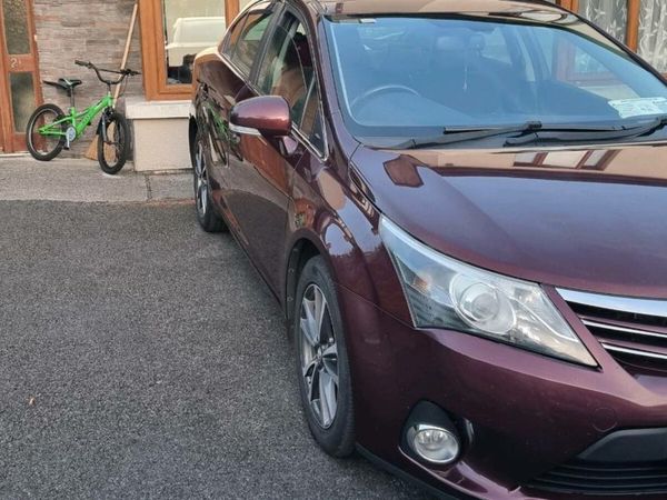 Toyota Avensis Saloon, Diesel, 2015, Red