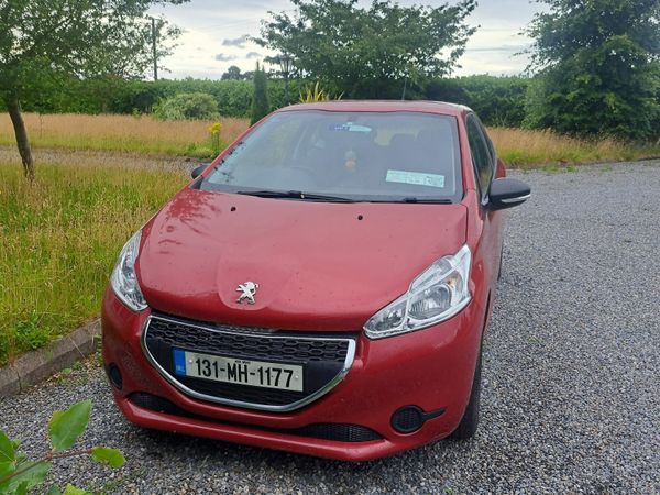 Peugeot 208 Hatchback, Petrol, 2013, Red