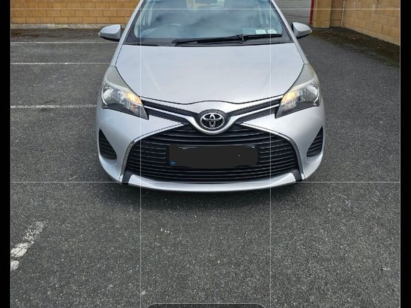 Toyota Yaris Hatchback, Petrol, 2014, Silver