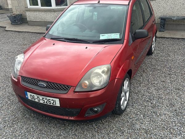 Ford Fiesta Hatchback, Petrol, 2006, Red