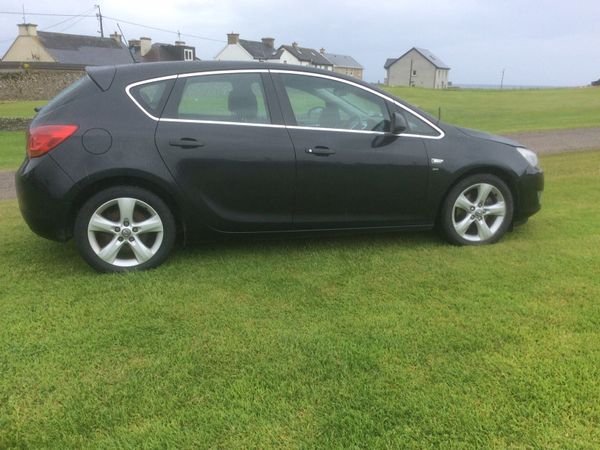 Vauxhall Astra Hatchback, Diesel, 2012, Black