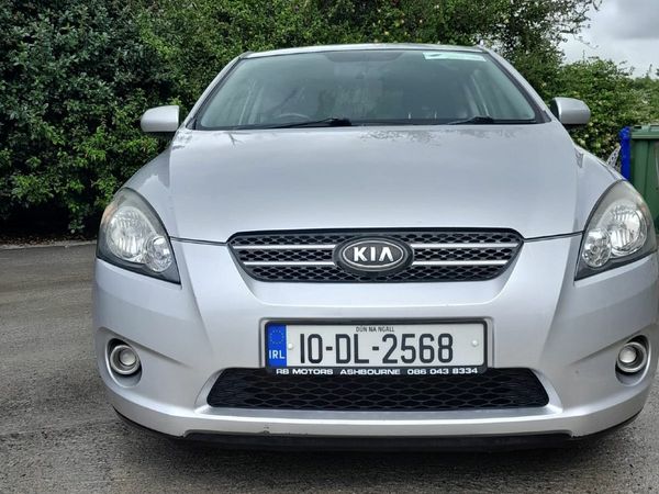 Kia Ceed Hatchback, Diesel, 2010, Silver
