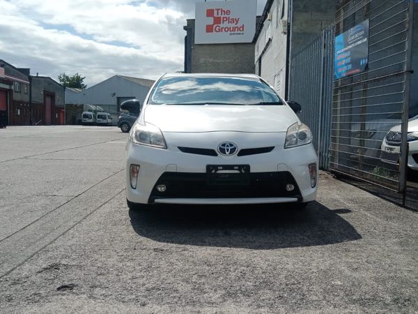 Toyota Prius Saloon, Petrol Hybrid, 2015, White