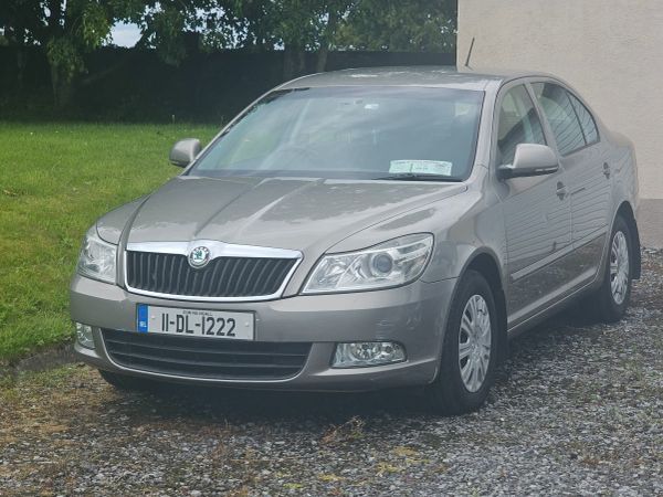 Skoda Octavia Hatchback, Petrol, 2011, Beige