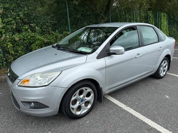 Ford Focus Saloon, Petrol, 2011, Silver